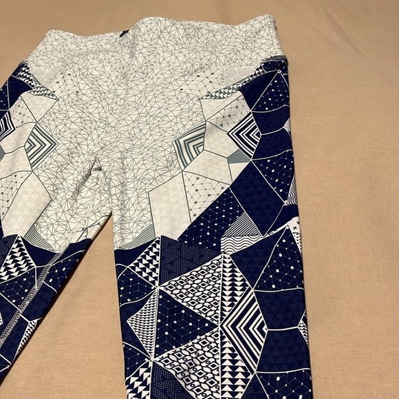 Evolution 3/4 Leggings, Medium - Picture 3 of 9